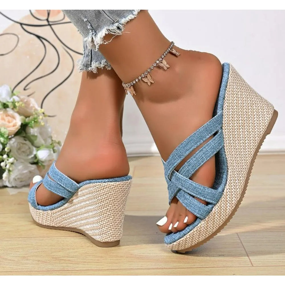 Adeline | Keilsandalen mit gekreuzten Riemen