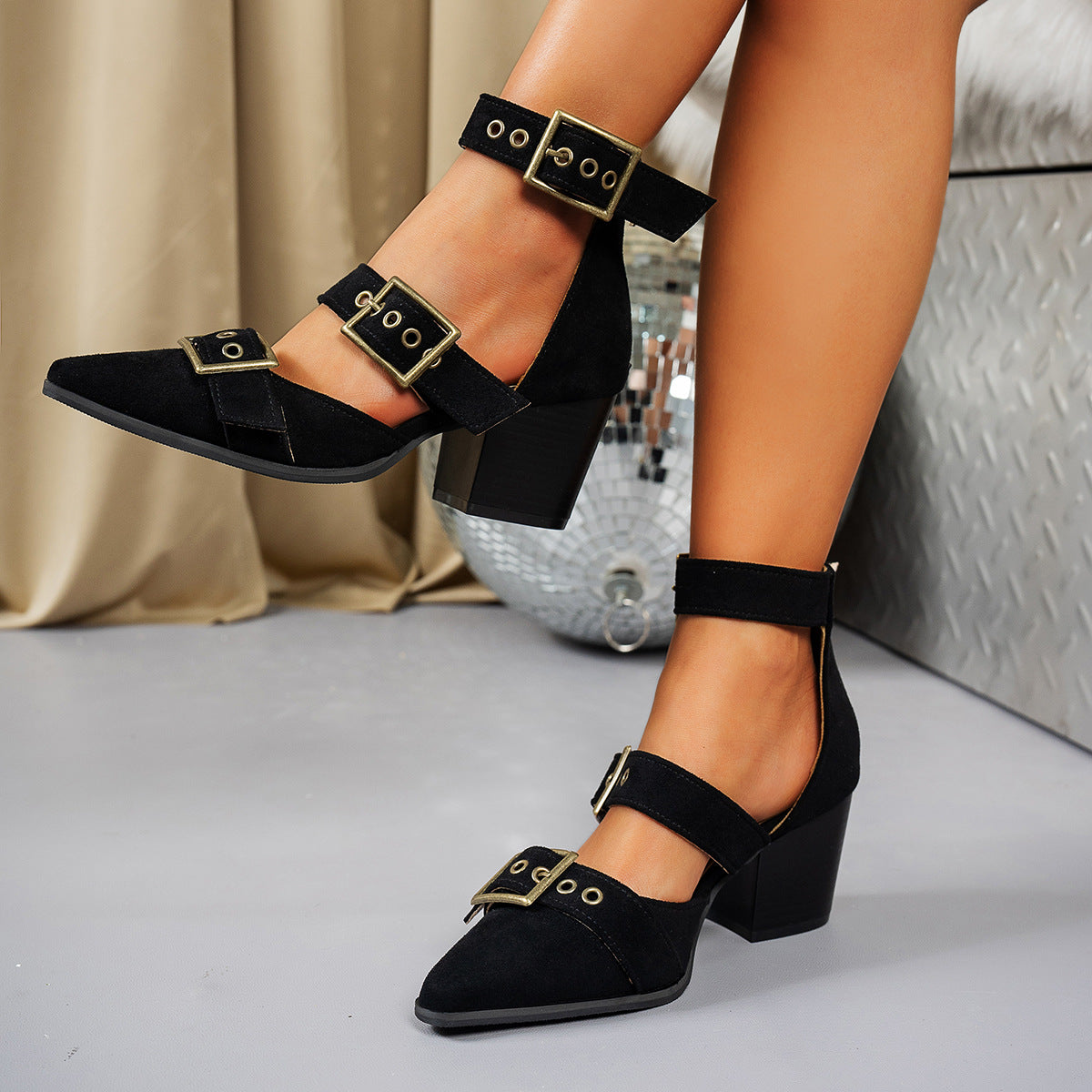 Vivienne | Sandaletten mit Schnalle in Veloursoptik