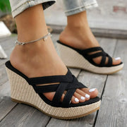Adeline | Keilsandalen mit gekreuzten Riemen
