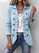 Cecilia | Gerippte Strickjacke mit Rüschen in Puderblau